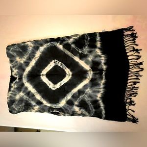 NWOT black & white tie dye scarf - 64” by 21”